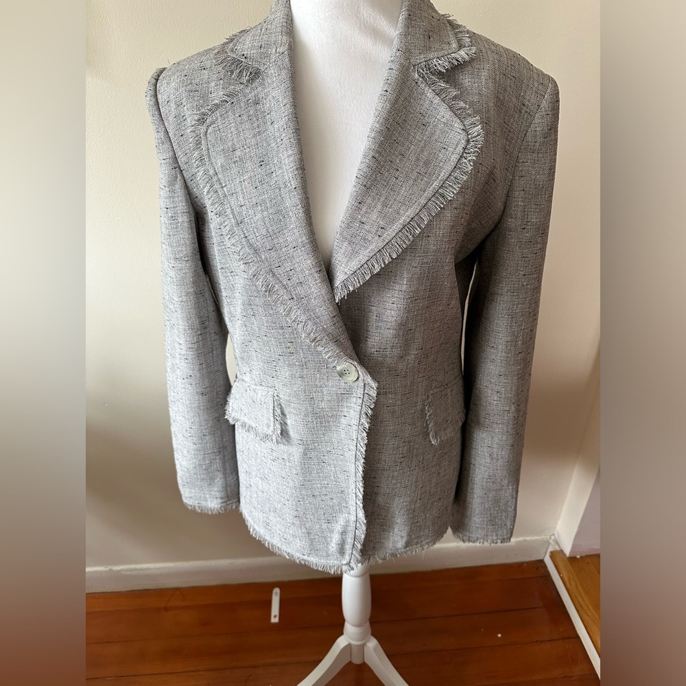 Sutton Studio black-white-grey women’s pantsuit w raw/frayed hems. Lined pants.